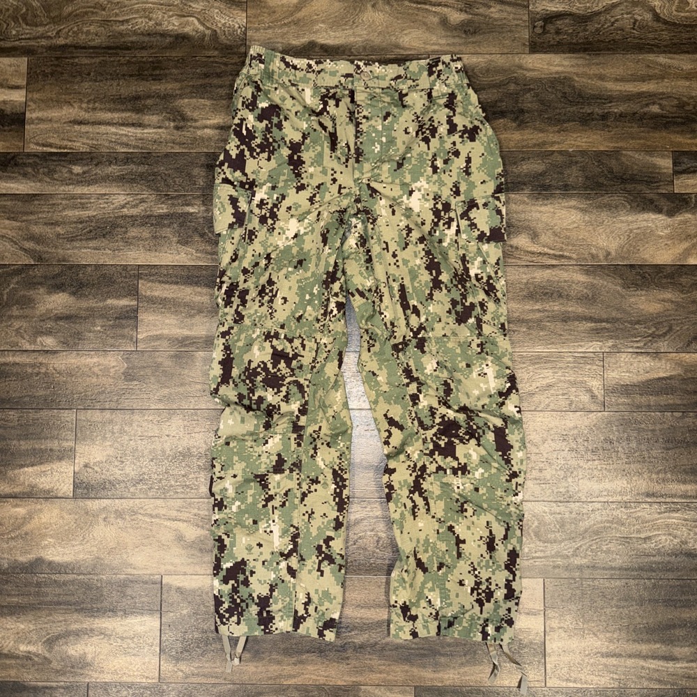 US Navy NWU Type lll Cargo Trousers AOR2 Digital Woodland Camo Men's M-Short